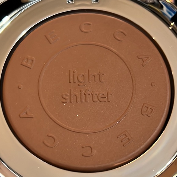 BECCA Light Shifter Finishing Veil in Lightfall 6 brand new in box - Picture 2 of 5